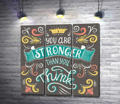 Фраза "you are stronger than you think" с цветочными узорами