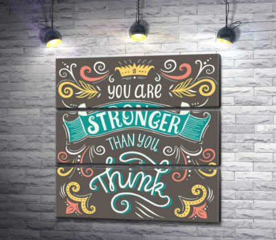 Фраза "you are stronger than you think" с цветочными узорами