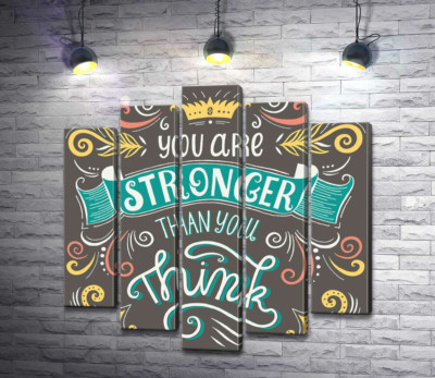Фраза "you are stronger than you think" с цветочными узорами