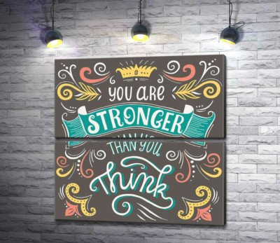 Фраза "you are stronger than you think" с цветочными узорами