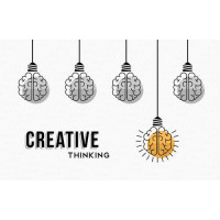Гирлянда из лампочек над фразой "creative thinking"
