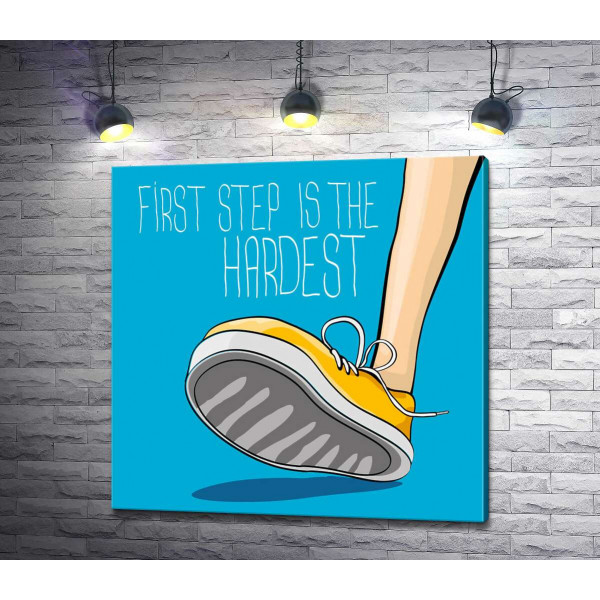 Жовтий кросівок ступає на землю поряд з фразою "first step is the hardest"