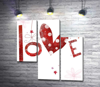 Пятнистое сердечко украшает надпись "love"