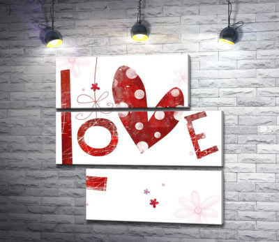 Плямисте сердечко прикрашає напис "love"