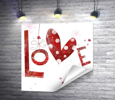 Плямисте сердечко прикрашає напис "love"