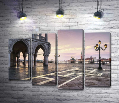 Площа святого Марка (Piazza San Marco) на світанку 