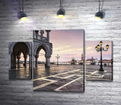 Площа святого Марка (Piazza San Marco) на світанку 