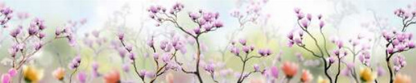 Розлогі гілочки, прикрашені фіолетовими квітами