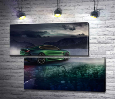 Зеленый автомобиль BMW M8 Gran Coupe дрифтует по темному льду озера