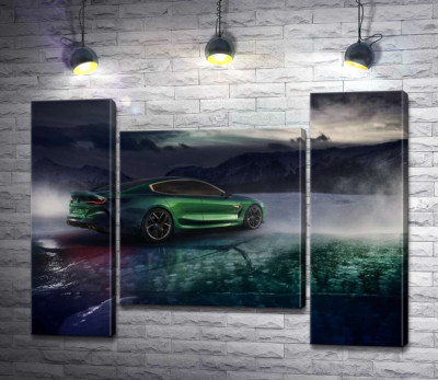 Модульна картина "Зелений автомобіль BMW M8 Gran Coupe дрифтує по темному льоду озера"