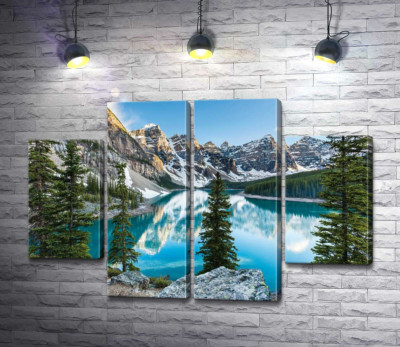 Модульна картина "Стрункі ялинки на скелястому березі озера Морейн (Moraine Lake)"