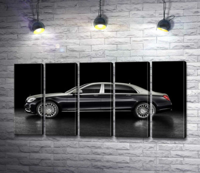 Люксовые формы черного автомобиля Mercedes-Maybach S Class