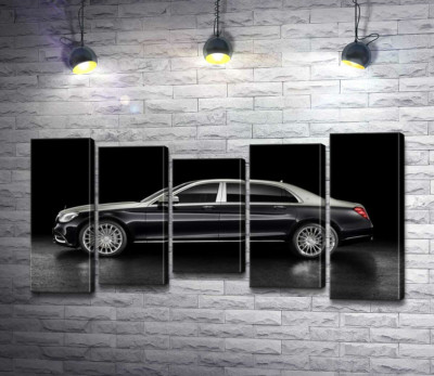 Люксові форми чорного автомобіля Mercedes-Maybach S Class