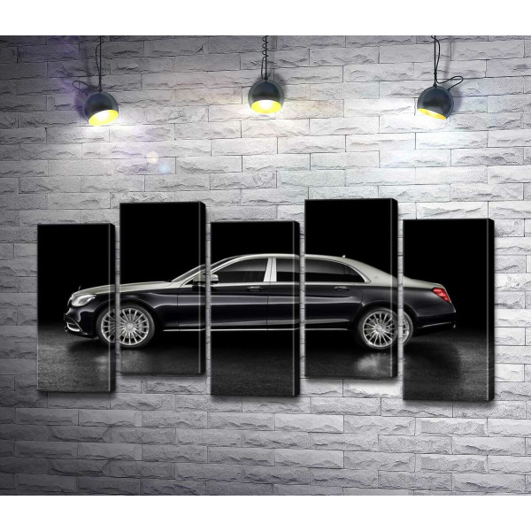 Люксові форми чорного автомобіля Mercedes-Maybach S Class