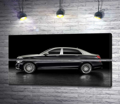 Люксовые формы черного автомобиля Mercedes-Maybach S Class
