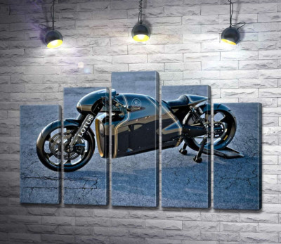 Чорна сяюча поверхня мотоцикла Lotus C-01