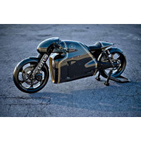 Черная сияющая поверхность мотоцикла Lotus C-01