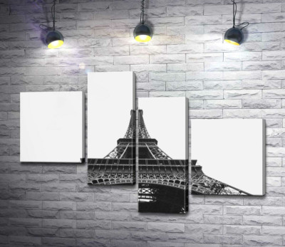 Модульная картина "Железный шпиль Эйфелевой башни (Eiffel tower) исчезает в облачном небе"