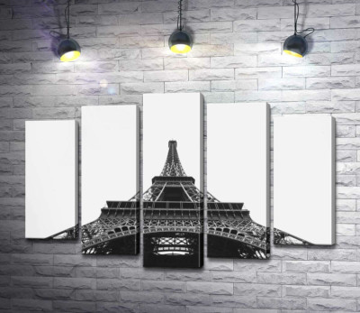 Модульная картина "Железный шпиль Эйфелевой башни (Eiffel tower) исчезает в облачном небе"