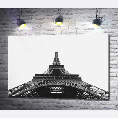 Залізний шпиль Ейфелевої вежі (Eiffel tower) зникає у хмарному небі