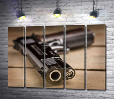 Дуло черного пистолета M1911