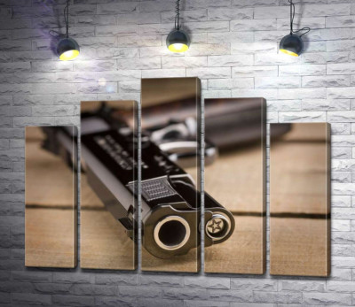 Дуло чорного пістолета M1911