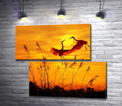 Модульна картина "Силуети лелек, що літають у танці над вечірньою річкою"