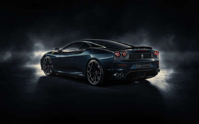 Темний силует т Ferrari F430 підсвічений білим сяйвом