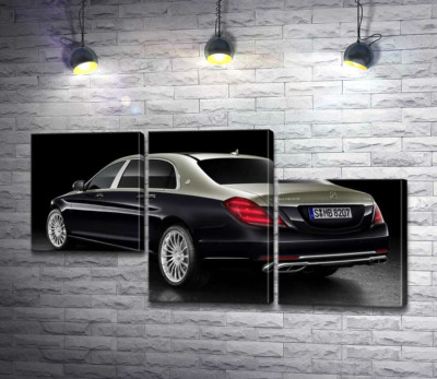 Черная поверхность престижного автомобиля Mercedes-Maybach S-Class