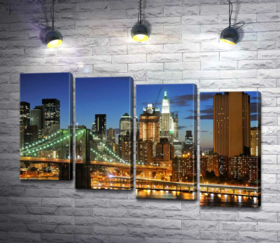 Бруклінський міст (Brooklyn Bridge) зникає між вечірніх хмарочосів