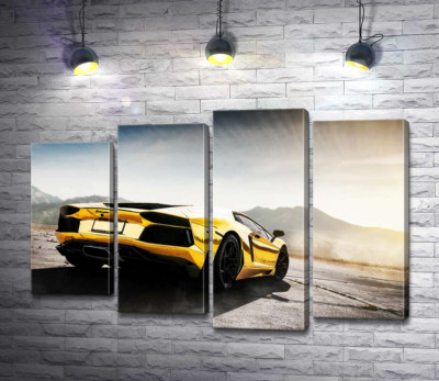 Модульная картина "Черные элементы желтого автомобиля Lamborghini Aventador"