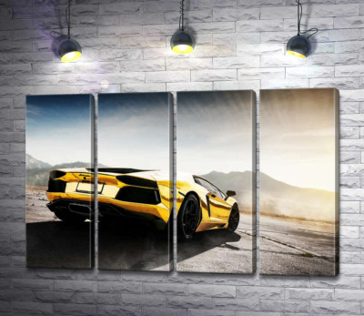 Модульна картина "Чорні елементи жовтого автомобіля Lamborghini Aventador"