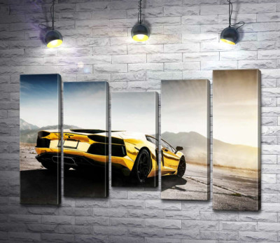 Модульная картина "Черные элементы желтого автомобиля Lamborghini Aventador"
