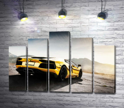 Модульна картина "Чорні елементи жовтого автомобіля Lamborghini Aventador"