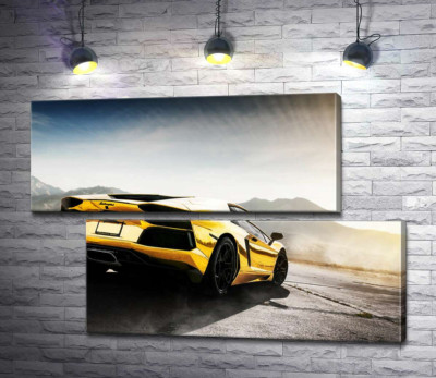 Модульная картина "Черные элементы желтого автомобиля Lamborghini Aventador"