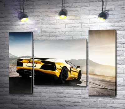Чорні елементи жовтого автомобіля Lamborghini Aventador