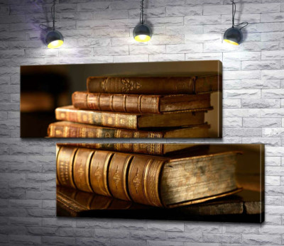 Старинные книги в кожаном переплете с позолотой