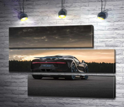 Темный силуэт черного спортивного автомобиля Bugatti Chiron