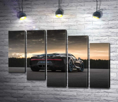 Темний силует чорного спортивного автомобіля Bugatti Chiron
