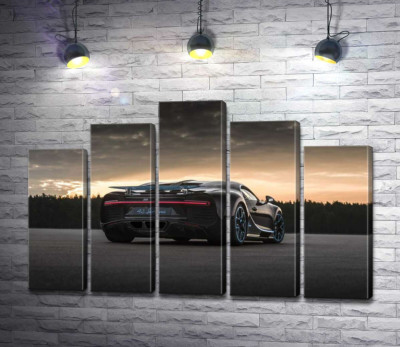Модульная картина "Темный силуэт черного спортивного автомобиля Bugatti Chiron"
