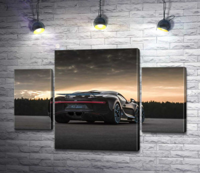 Модульна картина "Темний силует чорного спортивного автомобіля Bugatti Chiron"