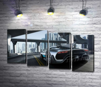 Модульная картина "Двухместный гиперкар Mercedes-AMG Project One едет по транспортной развязке"