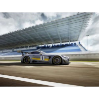 Спортивний автомобіль Mercedes-AMG GT3 на гоночній трасі