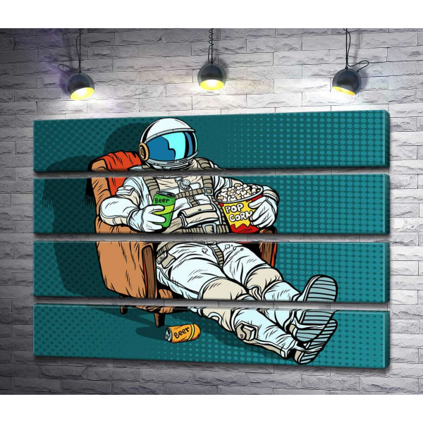 Космонавт розслабляється в кріслі з пивом та попкорном