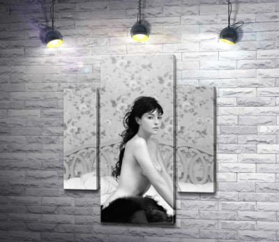 Модульна картина "Моніка Беллуччі (Monica Bellucci) еротично позує в ліжку"