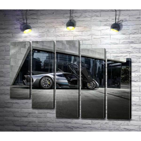 Крила-двері в сірому гіперкарі Mercedes-AMG Project One