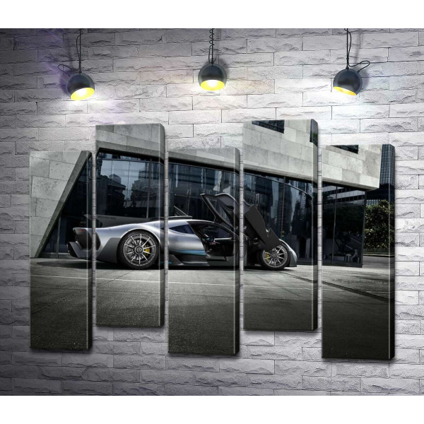 Крылья-двери в сером гиперкаре Mercedes-AMG Project One