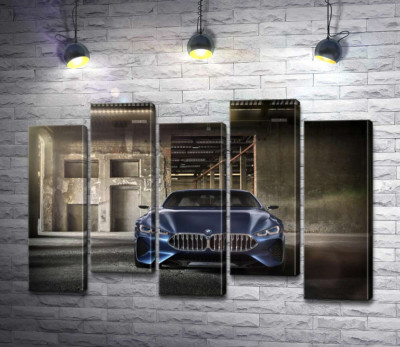 Глибокий синій колір автомобіля BMW 8