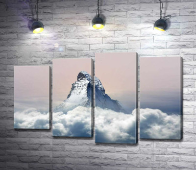 Модульная картина "Скалистый пик горы Маттерхорн (Matterhorn) окружен пушистым слоем облаков"