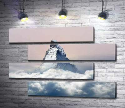 Модульная картина "Скалистый пик горы Маттерхорн (Matterhorn) окружен пушистым слоем облаков"